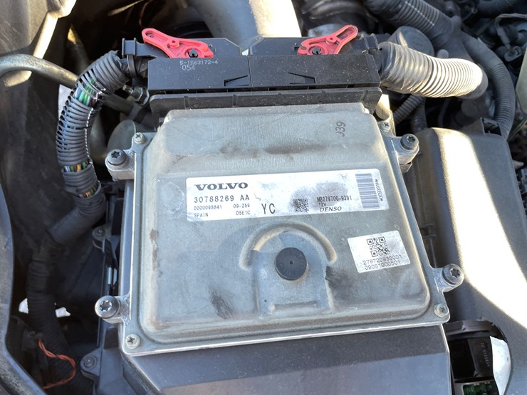 2010-volvo-xc90-image-114