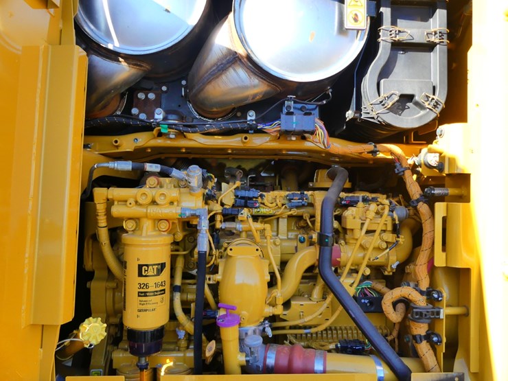 2018-caterpillar-12m3-image-10