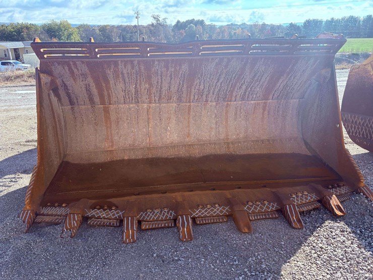 988f-spade-nose-loader-bucket-image-6