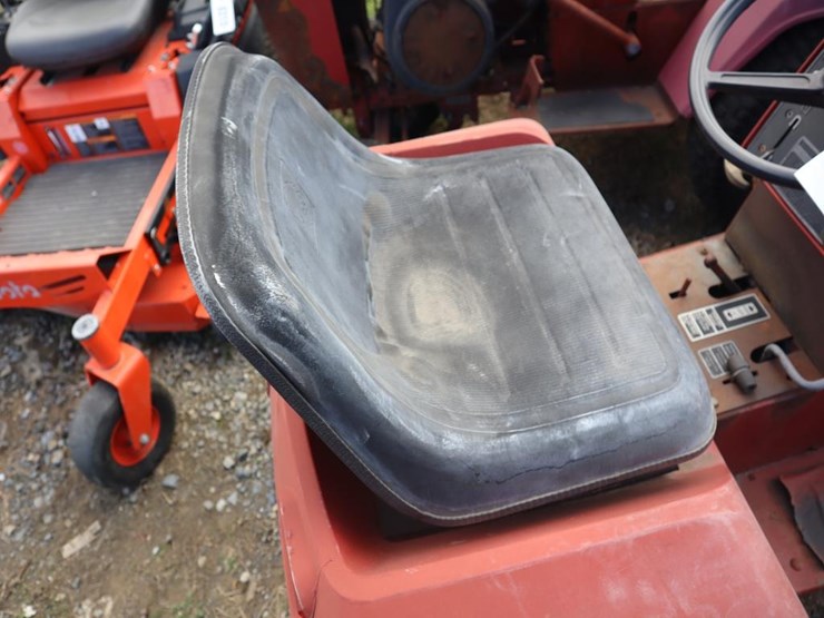 wheel-horse-lawn-&-garden-tractor-image-18