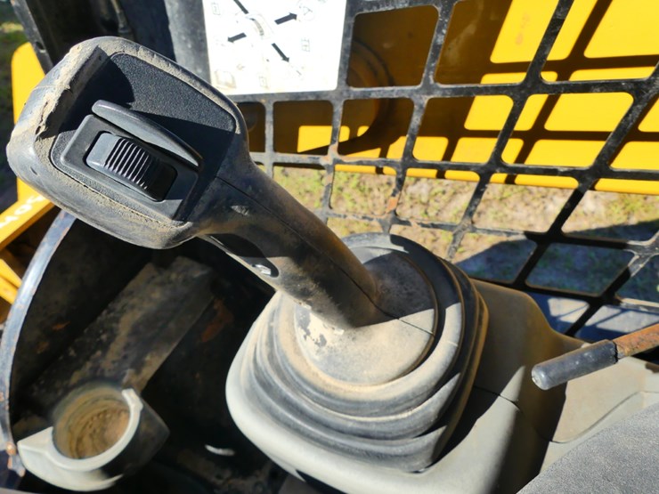 2017-caterpillar-259d-image-13