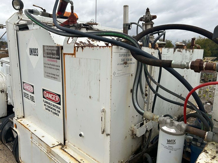 1989-mack-r690t-fuel-&-lube-truck-image-48