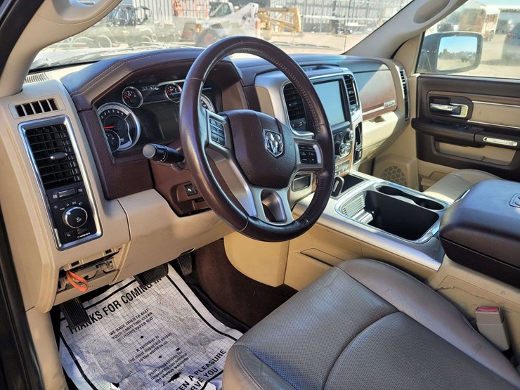 2016-ram-1500-laramie-image-9