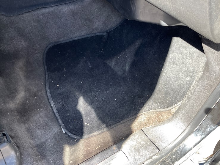 2010-cadillac-escalade-image-77