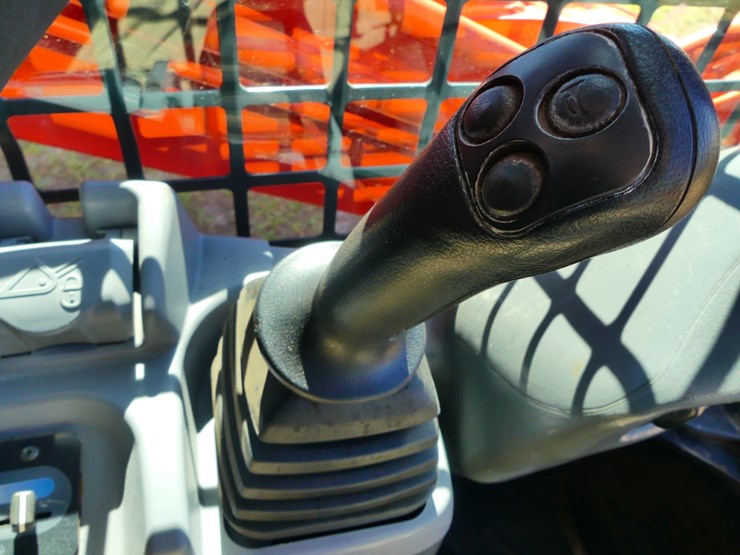 2016-kubota-svl75-2-image-16