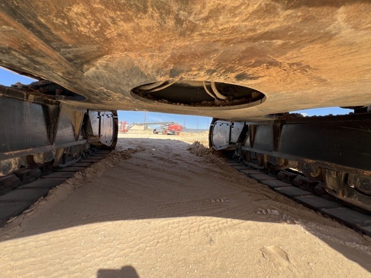 2019-deere-670g-lc-image-41