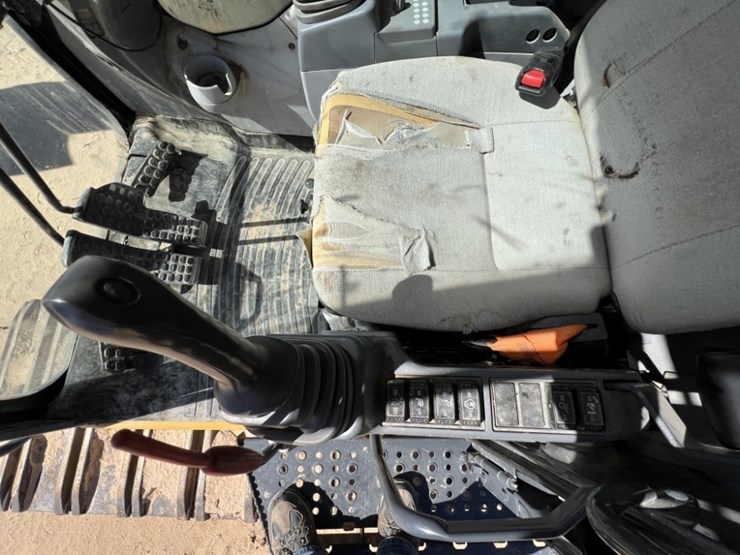 2019-deere-670g-lc-image-66