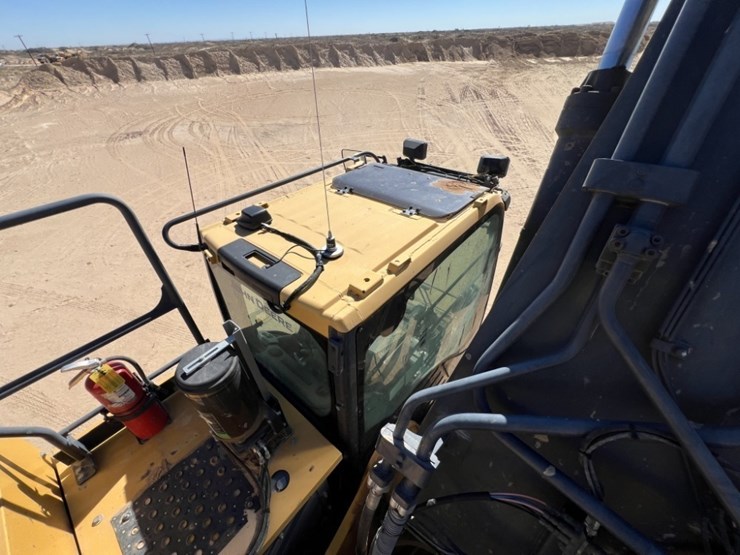 2019-deere-670g-lc-image-50