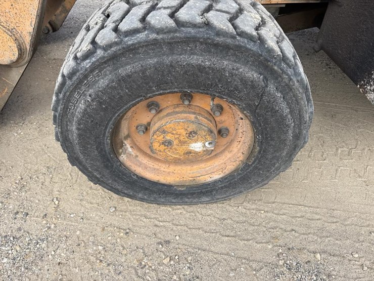 2007-case-570m-xt-image-40