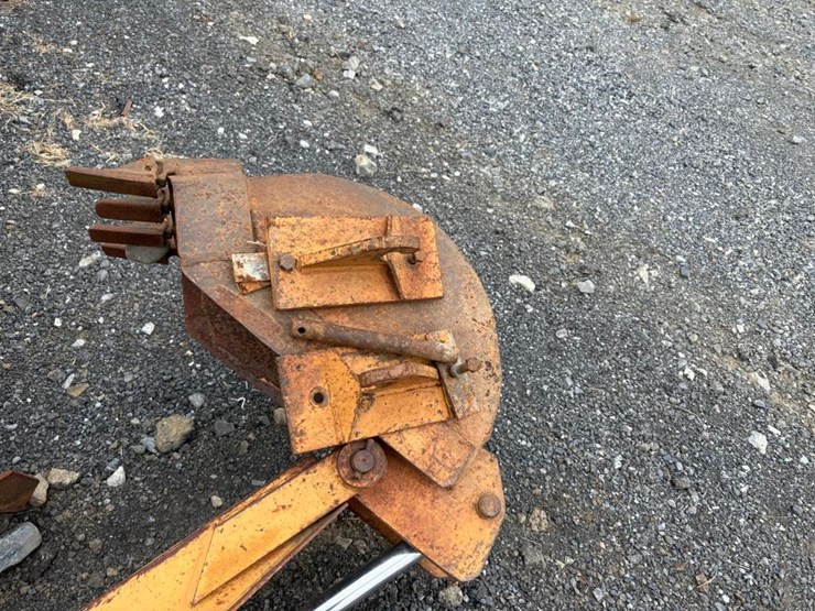 case-d100xr-backhoe-image-5