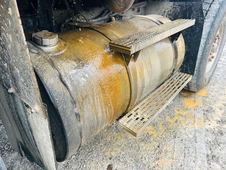 1997-international-paystar-5000-image-25