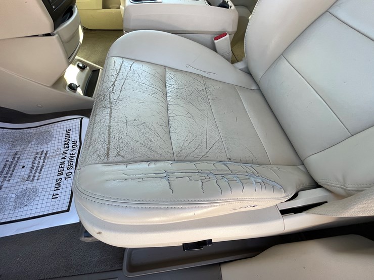 2010-volkswagen-routan-image-56