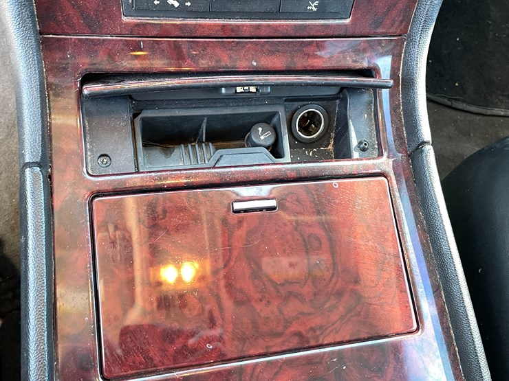 2010-cadillac-escalade-image-68