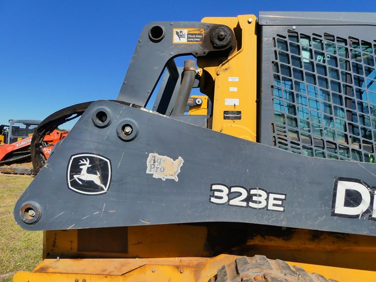 2018-deere-323e-image-7