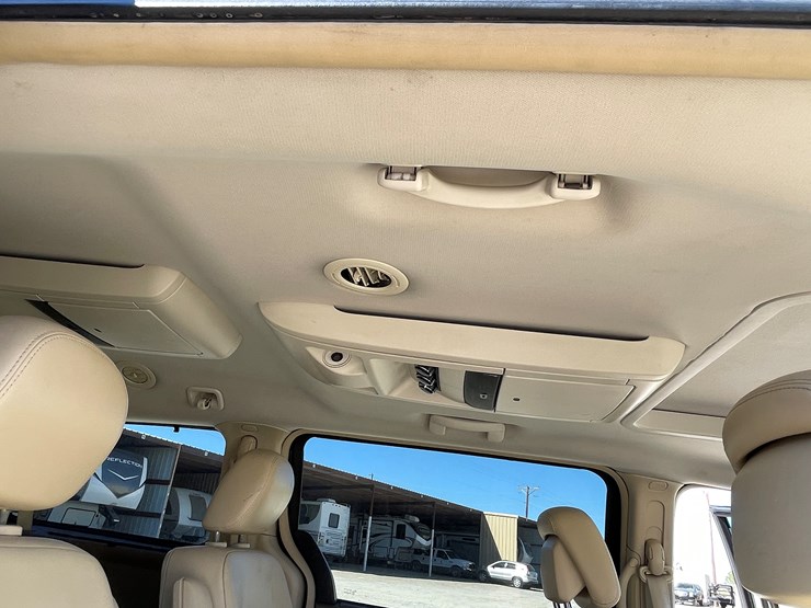 2010-volkswagen-routan-image-85