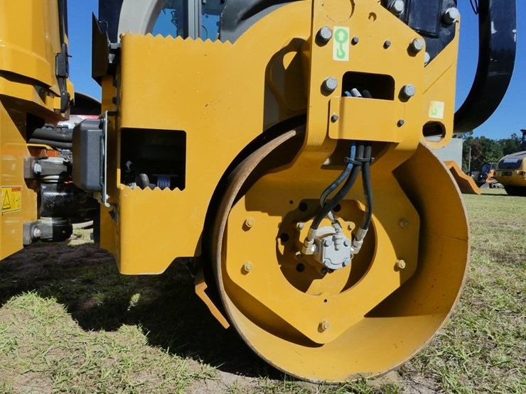 2019-caterpillar-cb24b-image-5