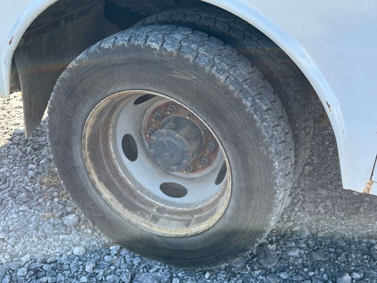 2017-ford-f550-xl-image-9