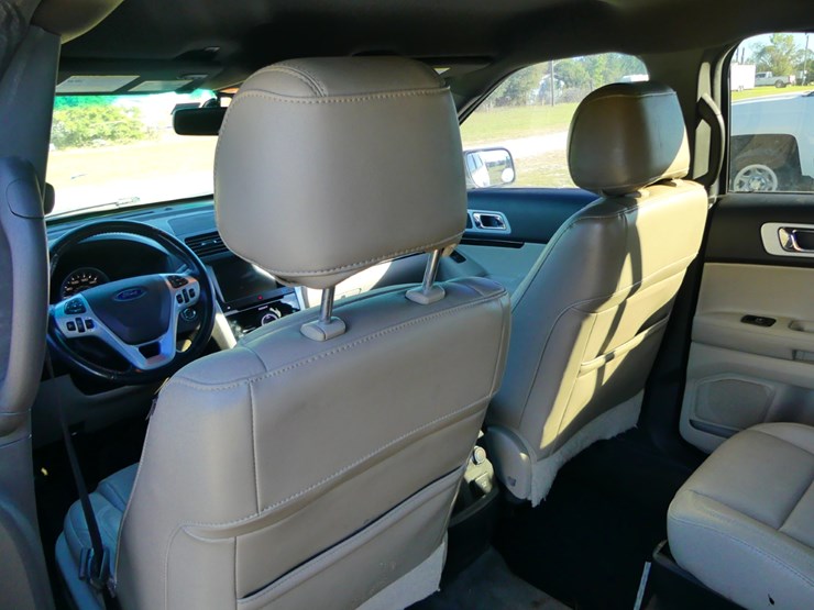 2012-ford-explorer-image-8
