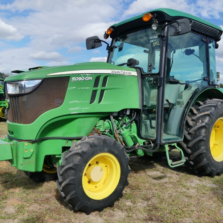 2017 JOHN DEERE 5090GN