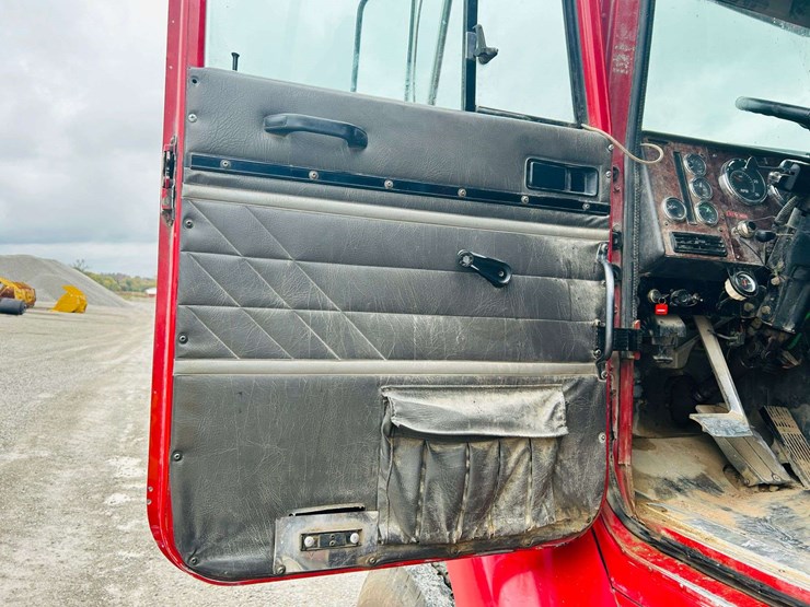 1997-international-paystar-5000-image-74