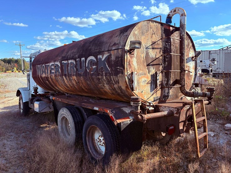 freightliner-t/a-water-truck-image-26