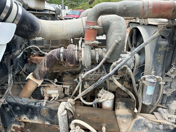 1989-mack-r690t-fuel-&-lube-truck-image-23