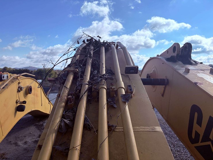 caterpillar-375-image-11