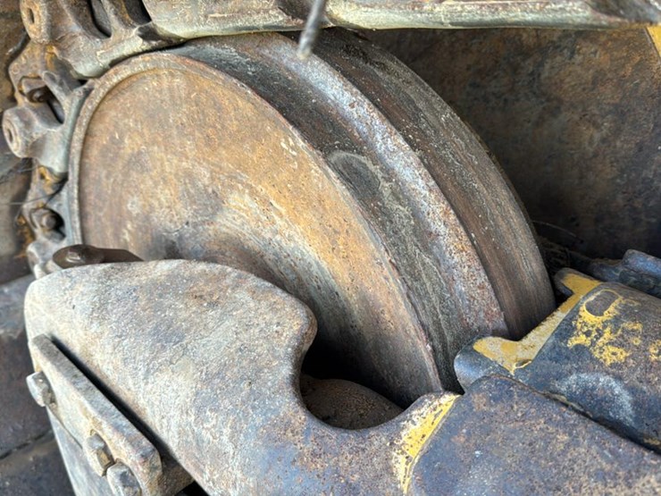 2008-deere-750j-xlt-image-13