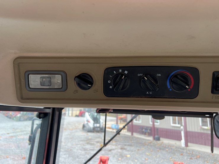 kioti-dk65s-image-16