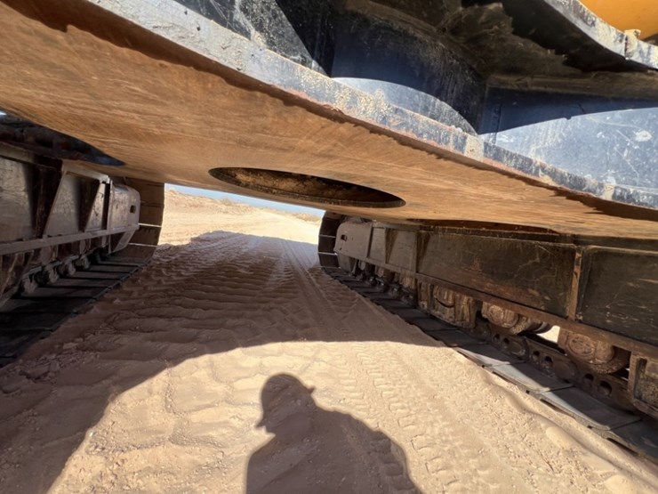 2019-deere-670g-lc-image-43