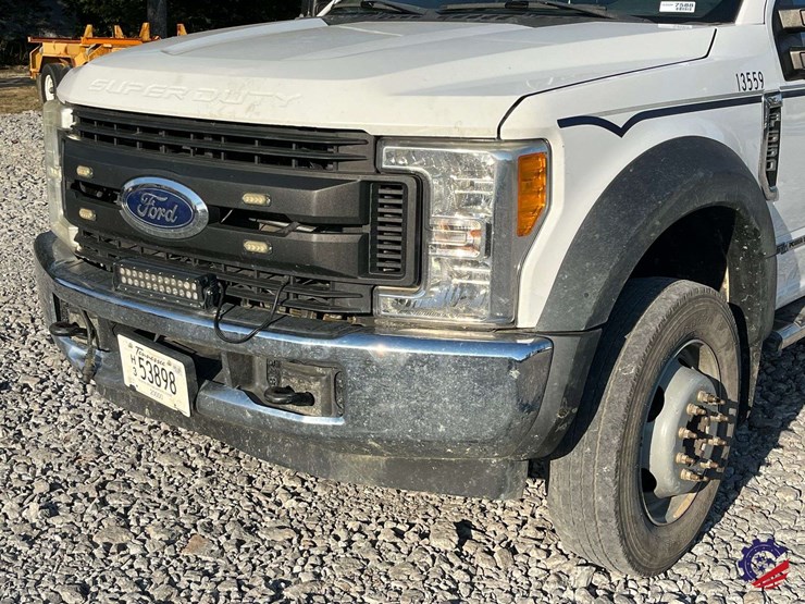 2017-ford-f550-xl-image-15