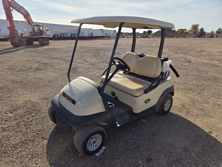 2017-club-car-precedent-golf-cart-image-1