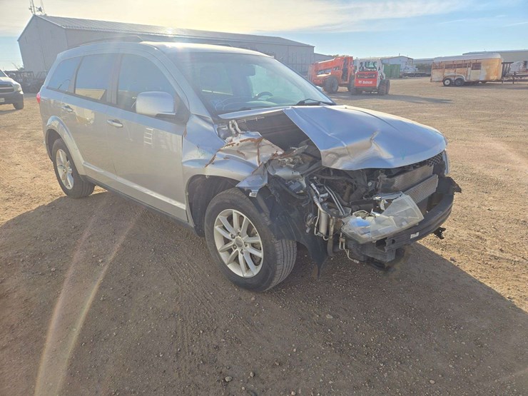 2013-dodge-journey-sxt-image-3