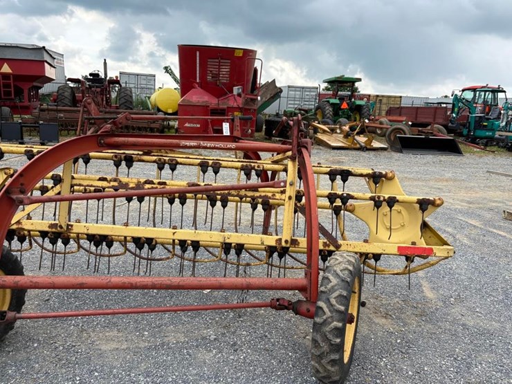 new-holland-256-image-6