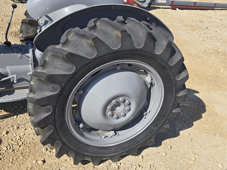 #5849-•-1952-ferguson-30-tractor-image-16