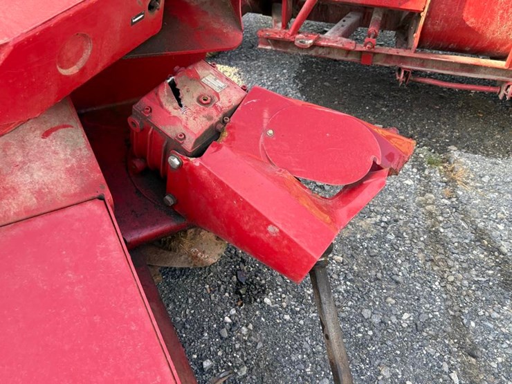 new-holland-210m-image-3