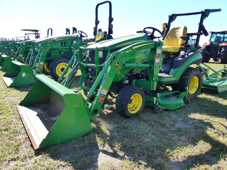 2018-john-deere-1025r-image-2