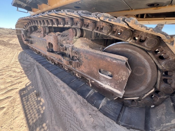 2019-deere-670g-lc-image-31