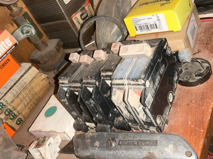 #753-•-grinder-stones,-spider-gauge,-bearings-and-miscellaneous-parts-image-4