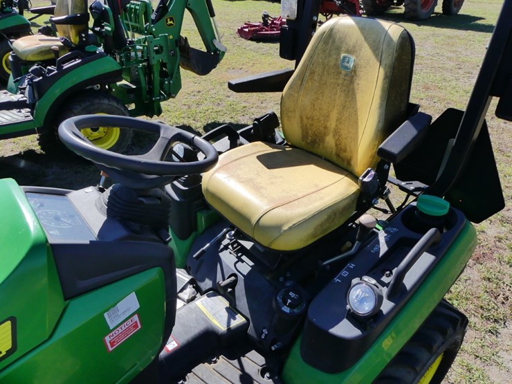 2022-john-deere-1025r-image-11
