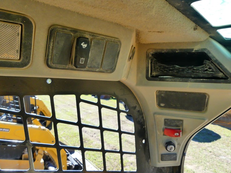 2022-caterpillar-259d3-image-16