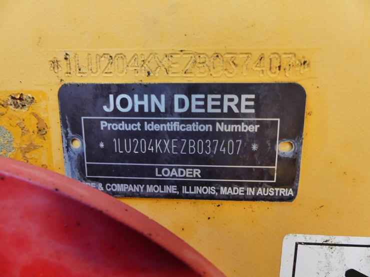 2015-deere-204k-image-16