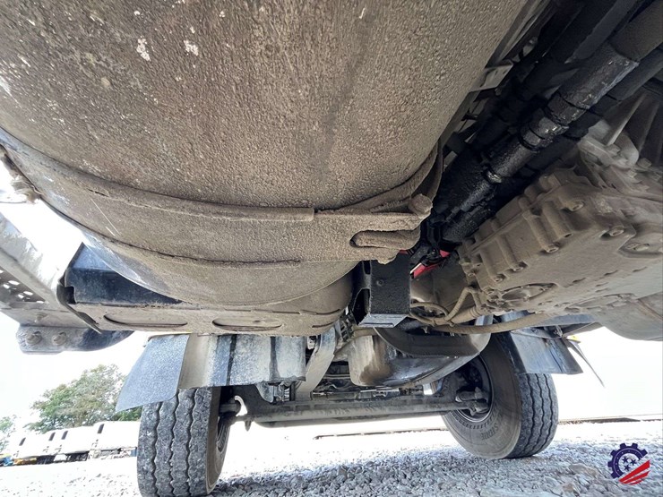 2020-freightliner-122sd-image-33