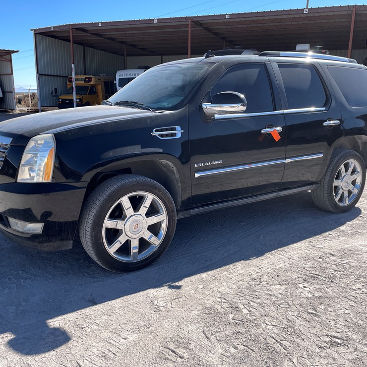 2010 CADILLAC ESCALADE