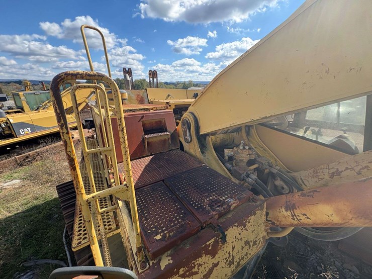 1998-caterpillar-375l-image-29