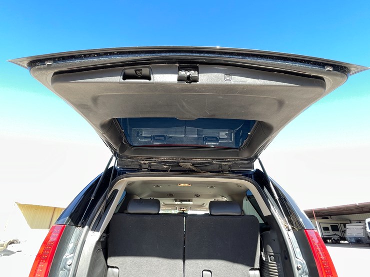 2010-cadillac-escalade-image-95