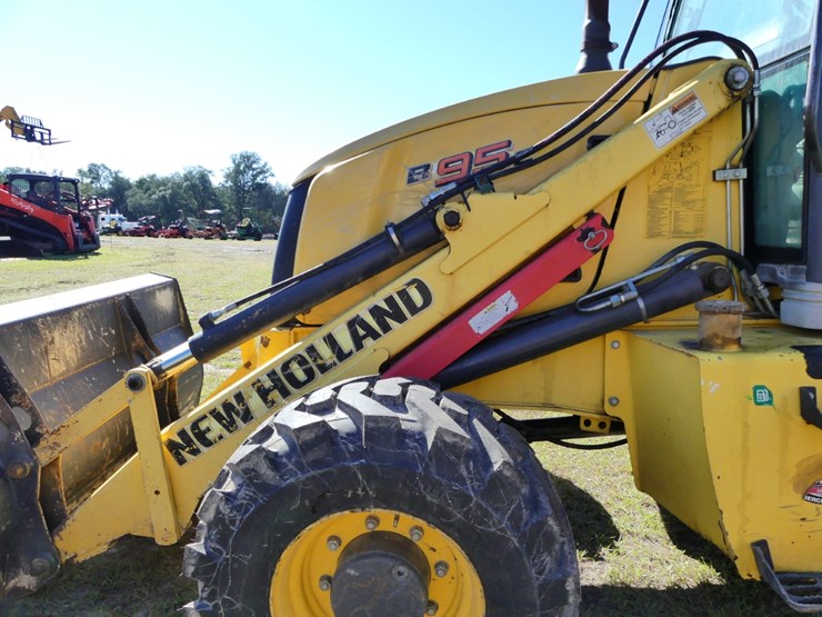 new-holland-b95c-image-11