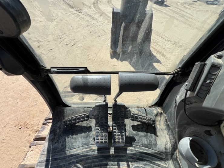 2019-deere-670g-lc-image-71