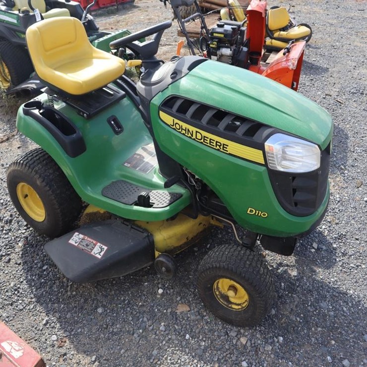 JOHN DEERE D110