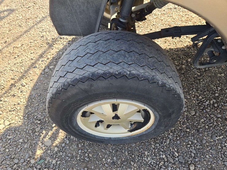 2017-e-z-go-txt-elite-lithium-golf-cart-image-6